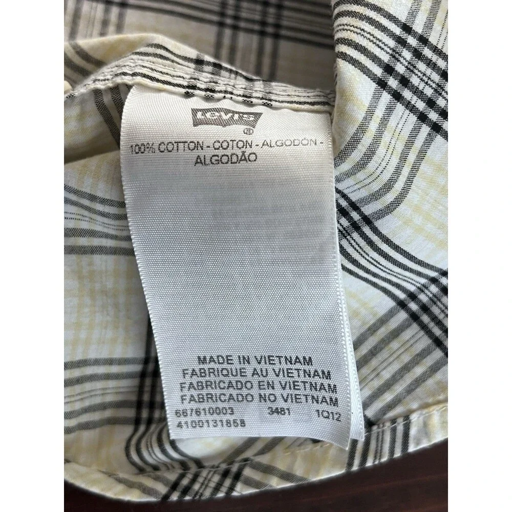 Levi's One Pocket Men's M Casual Plaid Button-Up Short Sleeve Standard Fit Shirt
